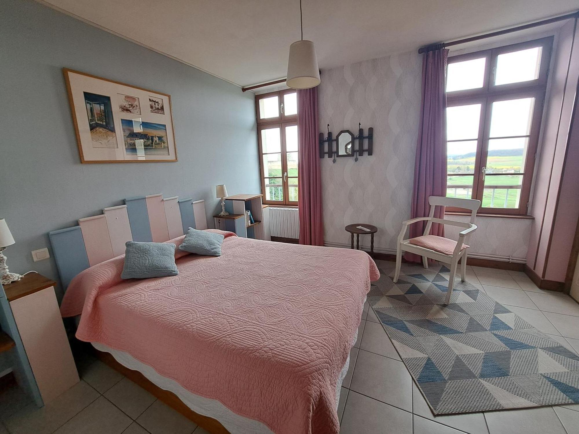Location A Coucy Le Chateau Exterior foto
